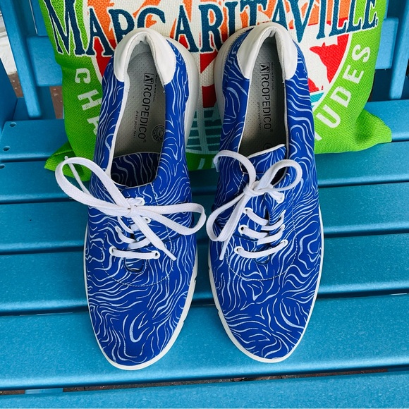 Arcopedico Wave Pattern Blue and White Sneakers - Picture 1 of 7